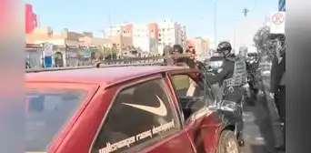 Centro de Lima: congestión vehicular en avenida Grau tras choque de autos