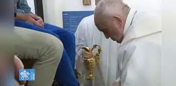 Papa Francisco realiza el tradicional lavado de pies a 12 presos en Jueves Santo Papa Francisco realiza el tradicional lavado de pies a 12 presos en Jueves Santo