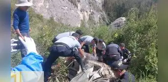 Mueren 4 personas tras caer camioneta a abismo en la carretera Huancayo - Huancavelica Mueren 4 personas tras caer camioneta a abismo en la carretera Huancayo - Huancavelica