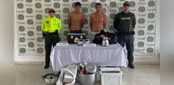 Ladrones entraron a casa, se emborracharon con su licor y los atraparon tras quedarse dormidos Ladrones entraron a casa, se emborracharon con su licor y los atraparon tras quedarse dormidos