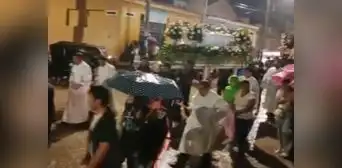 Lluvia torrencial no impidió procesión en Semana Santa en Lambayeque: “Dios calma la tempestad” Lluvia torrencial no impidió procesión en Semana Santa en Lambayeque: “Dios calma la tempestad”