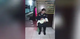 Esposos rescatan a recién nacida abandonada en una calle de Tumbes Esposos rescatan a recién nacida abandonada en una calle de Tumbes