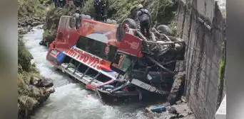“Un camión quiso adelantar en la curva”: testimonio de sobreviviente en la Carretera Central “Un camión quiso adelantar en la curva”: testimonio de sobreviviente en la Carretera Central