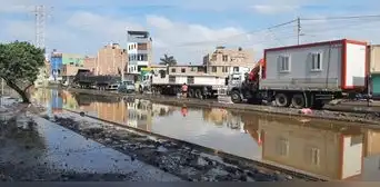 Vía de Evitamiento: una ruta de peligro con baches, huecos y desagües Vía de Evitamiento: una ruta de peligro con baches, huecos y desagües