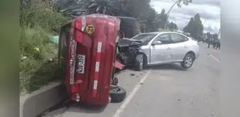 Dos fallecidos y 13 heridos deja cuádruple choque en la Carretera Central