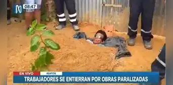 Obreros protestan enterrándose por construcciones paralizadas en Iquitos Obreros protestan enterrándose por construcciones paralizadas en Iquitos
