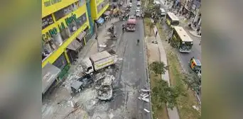 SJL: camioneta explotó frente a un mercado y dejó 2 personas heridas