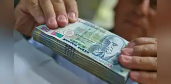 ¿Qué debo hacer si recibo billetes falsos del cajero automático?