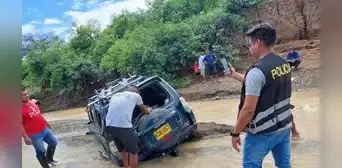 Ciudadano extranjero murió ahogado tras ser arrastrado por quebrada en Piura Ciudadano extranjero murió ahogado tras ser arrastrado por quebrada en Piura