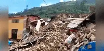 Huaral: deslizamiento de cerro sepulta viviendas y un colegio | VIDEO