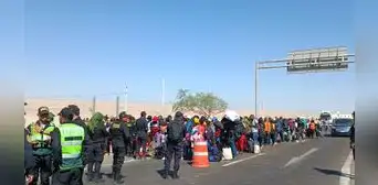 PNP permite ingreso de migrantes varados en frontera con Chile tras revisión de documentos
