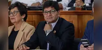 Arequipa: aportante de campaña de gobernador fue contratado en GRA con sueldo jugoso Arequipa: aportante de campaña de gobernador fue contratado en GRA con sueldo jugoso