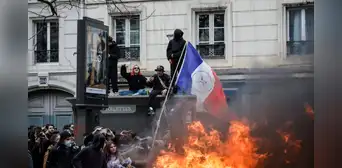 Tensión en Francia: Consejo Constitucional avala retrasar la edad de jubilación a 64 años