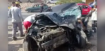 Conductor de auto pierde la vida tras chocar con un tráiler en la Panamericana Sur, en Ica Conductor de auto pierde la vida tras chocar con un tráiler en la Panamericana Sur, en Ica
