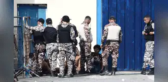 Enfrentamientos entre presos dejan 12 muertos y 3 heridos en la cárcel más grande de Ecuador Enfrentamientos entre presos dejan 12 muertos y 3 heridos en la cárcel más grande de Ecuador