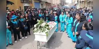 Familiares y colegas de enfermera víctima de violación grupal en Puno exigen justicia en sepelio