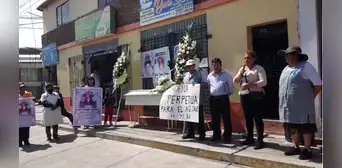 Familiares de mujer asesinada en Arequipa exigen hallar al sospechoso del feminicidio Familiares de mujer asesinada en Arequipa exigen hallar al sospechoso del feminicidio
