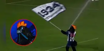 Alianza Lima presentó a Gallo Negro ante 30.000 hinchas y con la camiseta 1934 Alianza Lima presentó a Gallo Negro ante 30.000 hinchas y con la camiseta 1934