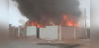 VES: se registra incendio de proporciones en presunto depósito clandestino de plástico