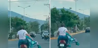 Captan a pareja viajando en moto con un bebé sentado en su cochecito