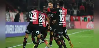 Newell's Old Boys goleó 3-0 al Blooming de Carlos Bustos por la Copa Sudamericana Newell's Old Boys goleó 3-0 al Blooming de Carlos Bustos por la Copa Sudamericana