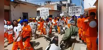Obreros de construcción civil marchan para pedir fin de ola de sicariato en Piura