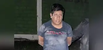 Sujeto fue detenido con armas y chalecos de PNP tras una balacera en Juliaca Sujeto fue detenido con armas y chalecos de PNP tras una balacera en Juliaca