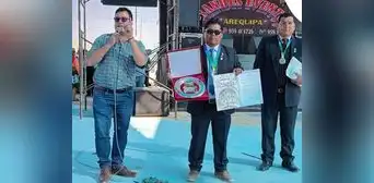 Congresista Edwin Martínez fue pifiado en distrito donde fue alcalde en Arequipa: “¡Que se vaya!”