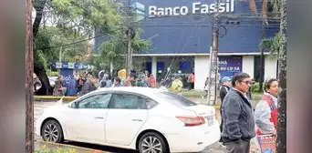 Crisis en Bolivia: “Queremos nuestra plata”, exigen ante cierre de banco Fassil Crisis en Bolivia: “Queremos nuestra plata”, exigen ante cierre de banco Fassil