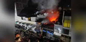 Fuerte incendio se registra en centro comercial ubicado en el centro de Arequipa