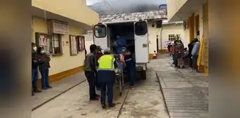 La Libertad: 2 muertos deja volcadura de combi que transportaba trabajadores mineros
