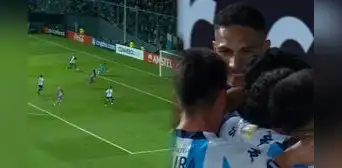 Fernando Gago se rinde ante genial pase de Paolo Guerrero en el segundo gol de Racing