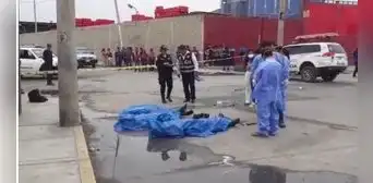 Hallan los cadáveres de 2 varones y una mujer en buzón de desagüe en Trujillo Hallan los cadáveres de 2 varones y una mujer en buzón de desagüe en Trujillo