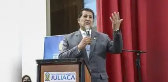 Alcalde de Juliaca dice que encontró caos en municipio Alcalde de Juliaca dice que encontró caos en municipio