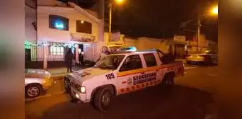 Mujer dio a luz en plena vía pública con ayuda de serenos municipales en Arequipa Mujer dio a luz en plena vía pública con ayuda de serenos municipales en Arequipa
