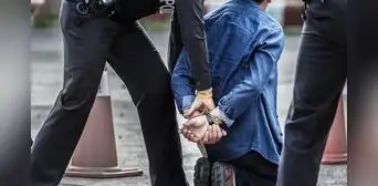 Adolescente que mató a su compañera de clases es entregado a la Policía por sus padres Adolescente que mató a su compañera de clases es entregado a la Policía por sus padres