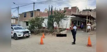 Sujetos en mototaxi arrojan cadáver de hombre en una vía pública de Trujillo
