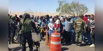 Madres y niños se plantan en frontera con Chile y piden pase humanitario