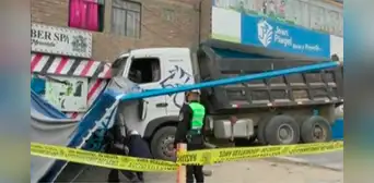 Huaycán: volquete atropella a madre de familia tras despistarse Huaycán: volquete atropella a madre de familia tras despistarse