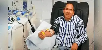 Hombre lleva 32 años donando sangre y plaquetas a enfermos de cáncer: “Lo importante es ayudar"