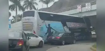 Chorrillos: bus interprovincial quedó atrapado en un puente de la Costa Verde tras intentar pasar Chorrillos: bus interprovincial quedó atrapado en un puente de la Costa Verde tras intentar pasar