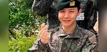 J-Hope de BTS sostiene arma de fuego en nueva foto del Ejército: así luce en el servicio militar