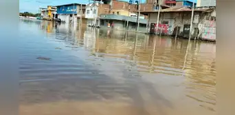 Río Tumbes se desborda e inunda el centro de la ciudad y más de 900 hectáreas de cultivo