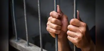 Sentencian a 5 años de cárcel a mujer que intentó vender a su hija por US$400