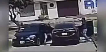 Video muestra ataque a balazos contra músico dentro de automóvil en Trujillo Video muestra ataque a balazos contra músico dentro de automóvil en Trujillo