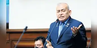 José Arriola, otro congresista que recorta sueldo a trabajador José Arriola, otro congresista que recorta sueldo a trabajador