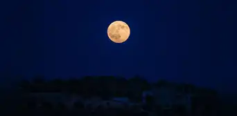 Eventos astronómicos de mayo 2023: eclipse lunar, luna negra, lluvia de estrellas y más Eventos astronómicos de mayo 2023: eclipse lunar, luna negra, lluvia de estrellas y más