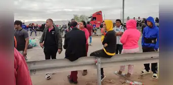 Crisis en frontera Perú y Chile: ciudadanos extranjeros bloquean la vía fronteriza Crisis en frontera Perú y Chile: ciudadanos extranjeros bloquean la vía fronteriza