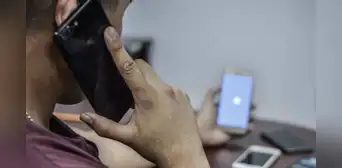 Joven denuncia que le robaron su iPhone y ahora la extorsionan para que revele su clave Joven denuncia que le robaron su iPhone y ahora la extorsionan para que revele su clave