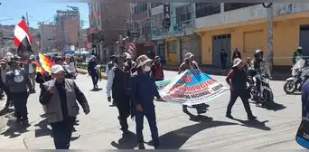 Gremios marchan contra el Congreso y el Gobierno de Dina Boluarte en el Día del Trabajo en Puno